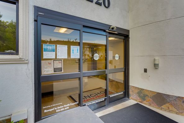 Westlake Medical Plaza: 1220 La Venta Dr, Westlake Village, CA 91361